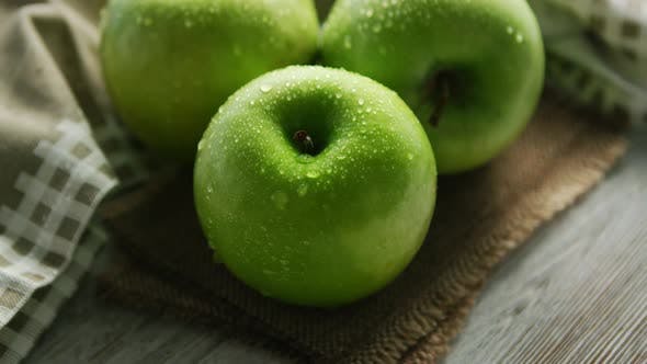 استوک فوتیج سیب سبز